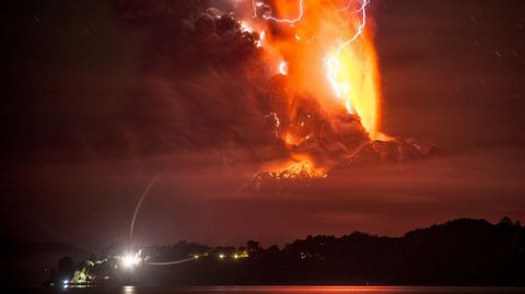 El Calbuco haba registrado su ltima erupcin hace 54 aos y volvi a despertar el mircoles