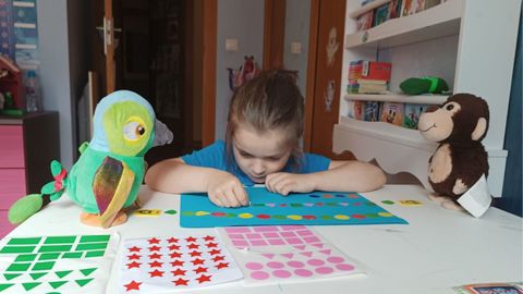 Elsa trabajando en casa en una de sus din�micas