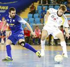 Mimi, en un lance del derbi contra el Santiago. 