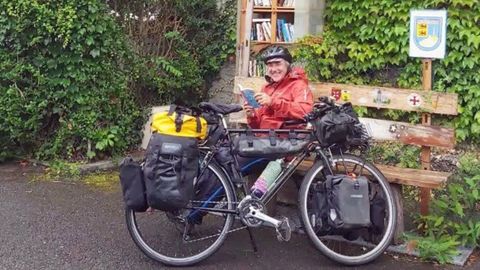 �lvaro Neil convirti� su bicicleta en su medio de vida