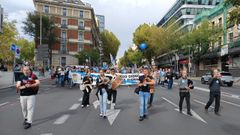 La m�sica precedi� a la pancarta que se llevaron los abogados ourensanos a Madrid