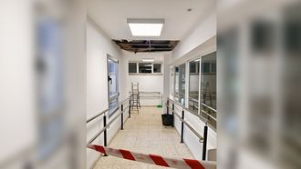 Ca�da de un falso techo en un pasillo del CEIP A Xunqueira 1 de Pontevedra
