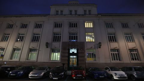 Edificio de Correos con luz la semana pasada