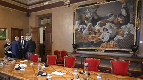 Mesa vac�a de la Junta de portavoces del parlamento asturiano para convocar el pleno para el debate final de los Presupuestos del Principado 