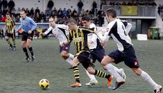 El Municipal de Bertamir�ns es un campo de hierba sint�tica de primera generaci�n.