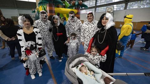 Cruelas y d�lmatas anduvieron por el pabell�n de Baio 