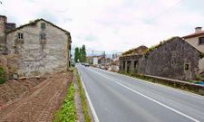 La casa de Pilar P�rez es la que tiene el tejado ca�do. La de enfrente no se tira por su antig�edad.