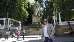 Antonio de Oliveira posa en una de las entradas al parque de San L�zaro