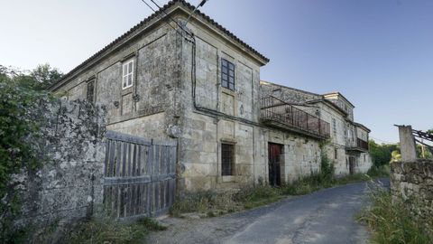 El Pazo de Banga, en O Carballio, perteneci al marido de Emilia Pardo Bazn y la escritora pas temporadas en l. Ahora est abandonado.