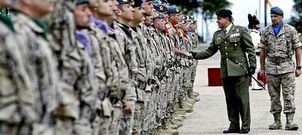 La parada militar fue presidida por el general de divisi�n Francisco Javier Varela Salas, m�ximo responsable de las Fuerzas Ligeras.