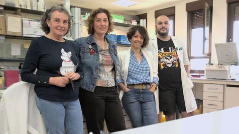 De izquierda a derecha, los investigadores Eva Garca Vzquez (Universidad de Oviedo), Almudena lvarez (Centro de Experimentacin Pesquera del Principado de Asturias), Alba Ardura (Universidad de Oviedo) y Daniel Menndez (Universidad de Oviedo)