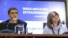 Los secretarios de Estado de Migraciones, Pilar Cancela, y de Seguridad Social y Pensiones, Borja Su�rez, durante la rueda de prensa para hacer balance del proceso extraordinario de regularizaci�n, una vez concluido el plazo de presentaci�n de solicitudes, este jueves en Madrid.