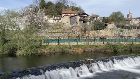 Camino del castillo de Allariz cercano al río Arnoia