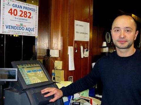 Carlos L�pez se muestra satisfecho con poder dar este nuevo premio.