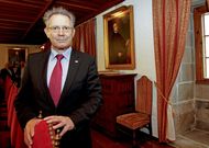 Senent afirma que en Cruz Roja Galicia �trabajamos con casi 15.000 personas mayores�. 