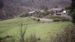 Aldea abandonada en Muras en la que el a�o pasado se instal� una pareja.