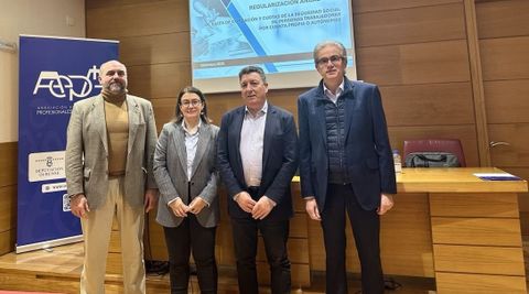 David Mart�nez Alonso, Ana Valado, Juan Carlos Blanco y Jos� Manuel D�az, ayer en la CEO