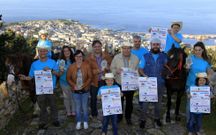 Representantes del Concello y de Cabali�o de Pao, ayer. 