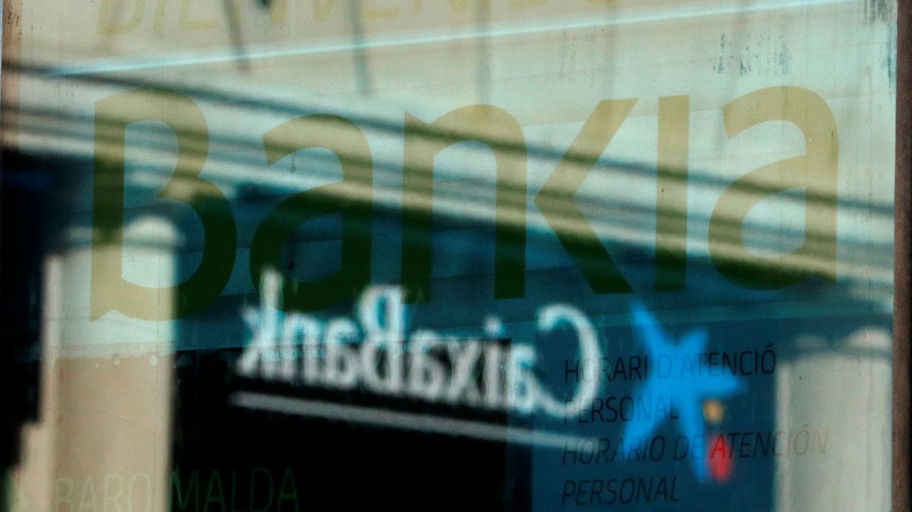 Competencia autoriza la fusión de CaixaBank y Bankia