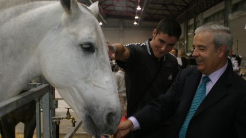 Sal�n de Turismo en Silleda (2004).