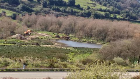 Obras en la laguna de San Andrés de los Tacones, en Gijón