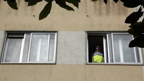 REDADA Y REGISTRO EN UN PISO DEL MALECÓN DE RIBEIRA EN UNA OPERACIÓN ANTIDROGA, POLICIA NACIONAL