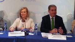 Mercedes Fern�ndez y Carlos Rodr�guez de la Torre, en un comit� ejecutivo regional del PP.Mercedes Fern�ndez y Carlos Rodr�guez de la Torre, en un comit� ejecutivo regional del PP