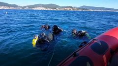 Decomisan una trampa de 800 metros bajo el agua para centollas y rayas