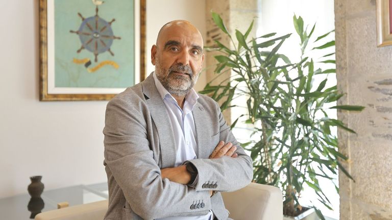 Bande Ramudo, no seu despacho no Pazo de Montenegro, dende o que coordina o campus lucense