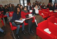 Los alumnos extranjeros conocieron ayer, en la Casa das Camp�s, los servicios del campus. 