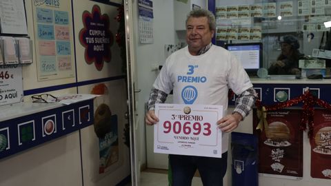 El lotero C&eacute;sar Qui&ntilde;ones vendi&oacute; 230 d&eacute;cimos del 90693, tercer premio del sorteo de la loter&iacute;a de Navidad