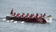 La trainera femenina de la AD Esteirana Remo