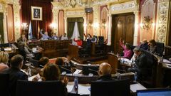 Una de las votaciones este viernes en el saln de pleno del Concello de Ourense.