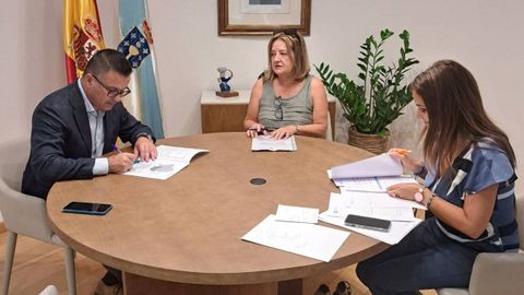 El conselleiro Jos Gonzlez, la alcaldesa de A Bola y la directora general de la Axencia Galega de Desenvolvemento Rural