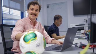 El director de f�tbol del Racing en las oficinas de A Malata