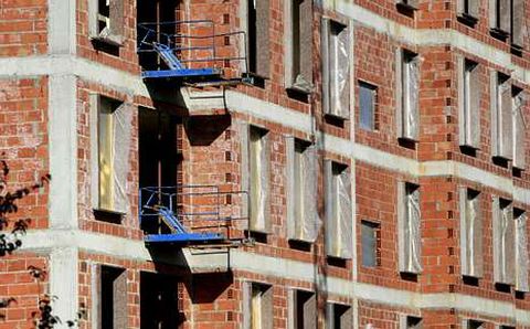 El estallido de la burbuja sembr� Galicia de obras paralizadas.