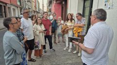 Momento da descuberta da placa en O Bodeg&oacute;n, Carballo, na Noite PLIC 