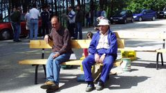 Imagen del verano del ao 2000, con vecinos cortando la carretera de San Vicente para reclamar que se arreglara