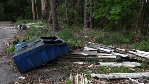VERTEDEROS  INCONTROLADOS EN LA COMARCA DEL BARBANZA