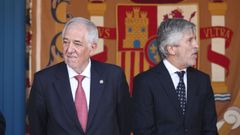 El ministro del Interior, Fernando Grande-Marlaska (a la derecha), junto al presidente del Tribunal Constitucional, C�ndido Conde-Pumpido, este lunes en Madrid.
