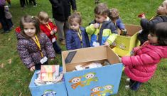 Los ni�os de las escuelas de Santiago limpiaron el parque Granell y recogieron su merienda. 
