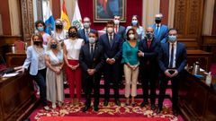 Imagen del nuevo grupo de gobierno en el Ayuntamiento de Santa Cruz de Tenerife, tras una moci�n de censura contra el gobierno del PSOE