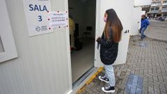 La transmisi�n del virus sigue disparada en el �rea sanitaria de Pontevedra y O Saln�s. En la imagen, el punto de PCR sin cita del Provincial
