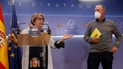 La diputada de M�s Pa�s, In�s Saban�s y el l�der de Comprom�s, Joan Baldov�, en la rueda de prensa tras la Junta de Portavoces del Congreso