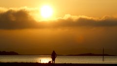 La discusi�n sobre la prohibici�n o no de fumar en la playa se desat� en A Concha