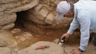 Detalle del sistema de drenaje en el torre�n del acceso al castro de Esmelle, en Ferrol