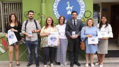 Paula G�rate, presidenta de la ASCM (tercera por la izquierda) junto a trabajadores de la asociaci�n y responsables del Parador de Turismo, El Suizo, Chips y La Roldana