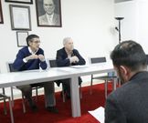 <span lang= es-es >Madina, en Betanzos</span>. El diputado recibi� las sugerencias de Ram�n Garc�a para presentar iniciativas en el Congreso. 
