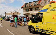 Ocho ciclistas resultaron heridos el s�bado en Oia tras ser arrollados por una furgoneta que giraba. 