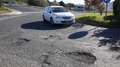 Baches en la rotonda de A Malata